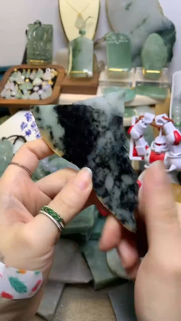 翡翠挂件未镶嵌缅甸A货翡翠，没有运费险