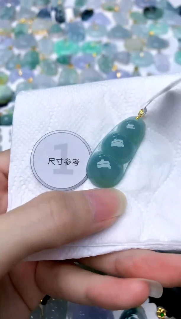 颈饰18K金镶嵌翡翠天然A货翡翠