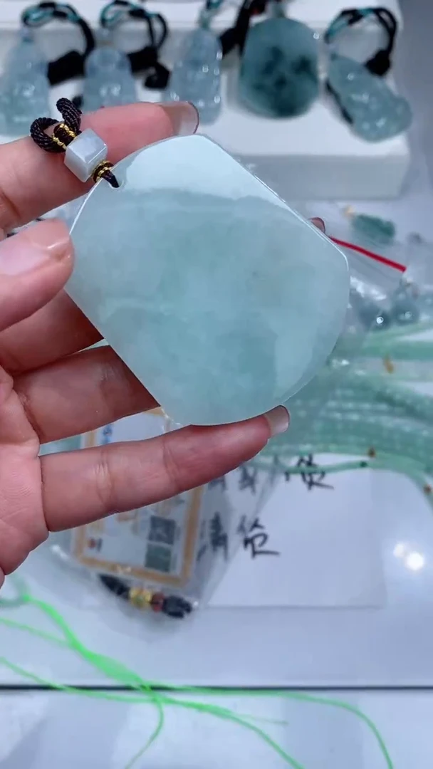 颈饰未镶嵌翡翠吊坠