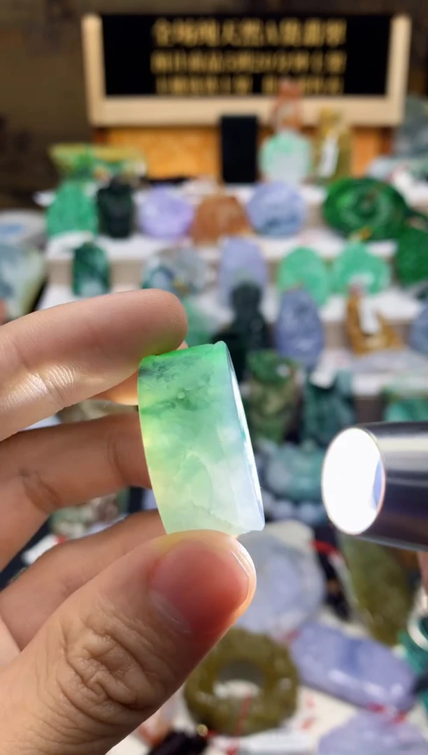 颈饰未镶嵌翡翠天然A货翡翠