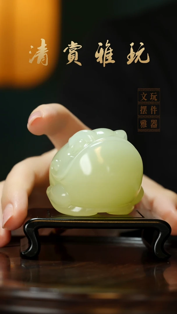 玉《大嘴金蟾》手把件摆件