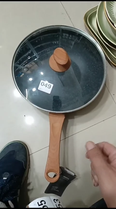 瓷049炒锅一个带盖