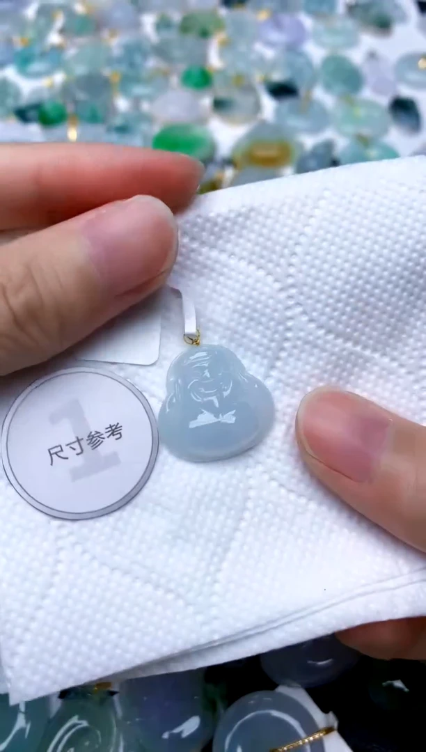 颈饰18K金镶嵌翡翠天然A货翡翠