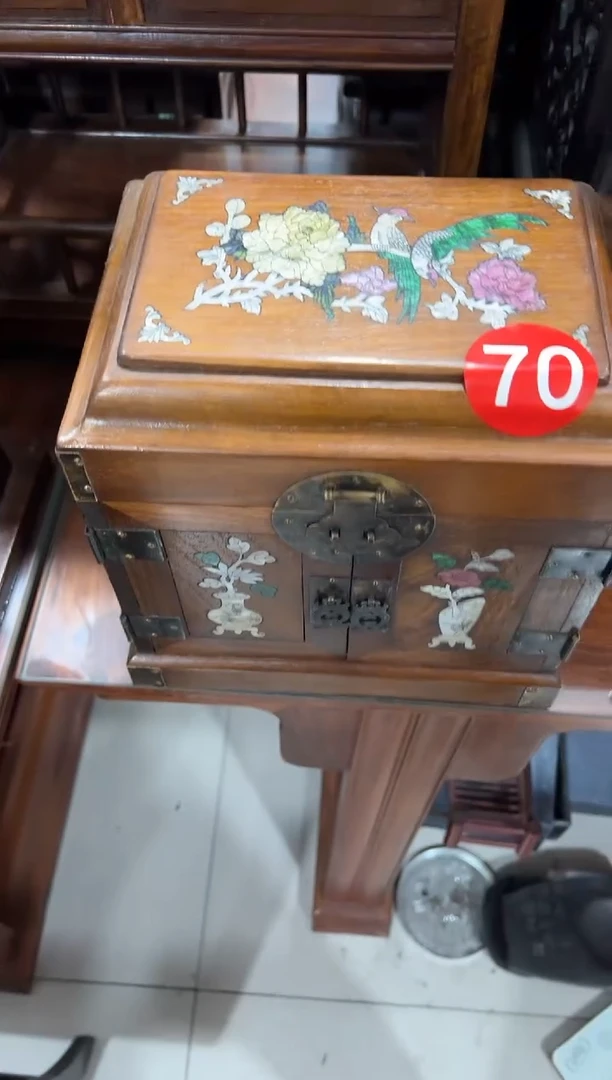 70花梨木螺钿官帽箱