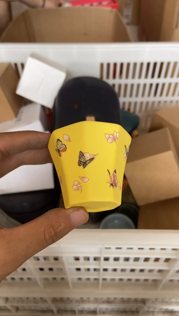 摄影的产品有使用过的痕迹有点脏介意勿拍