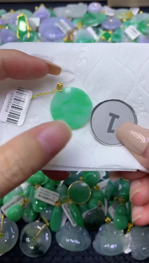 颈饰18K金镶嵌翡翠天然缅甸翡翠A货