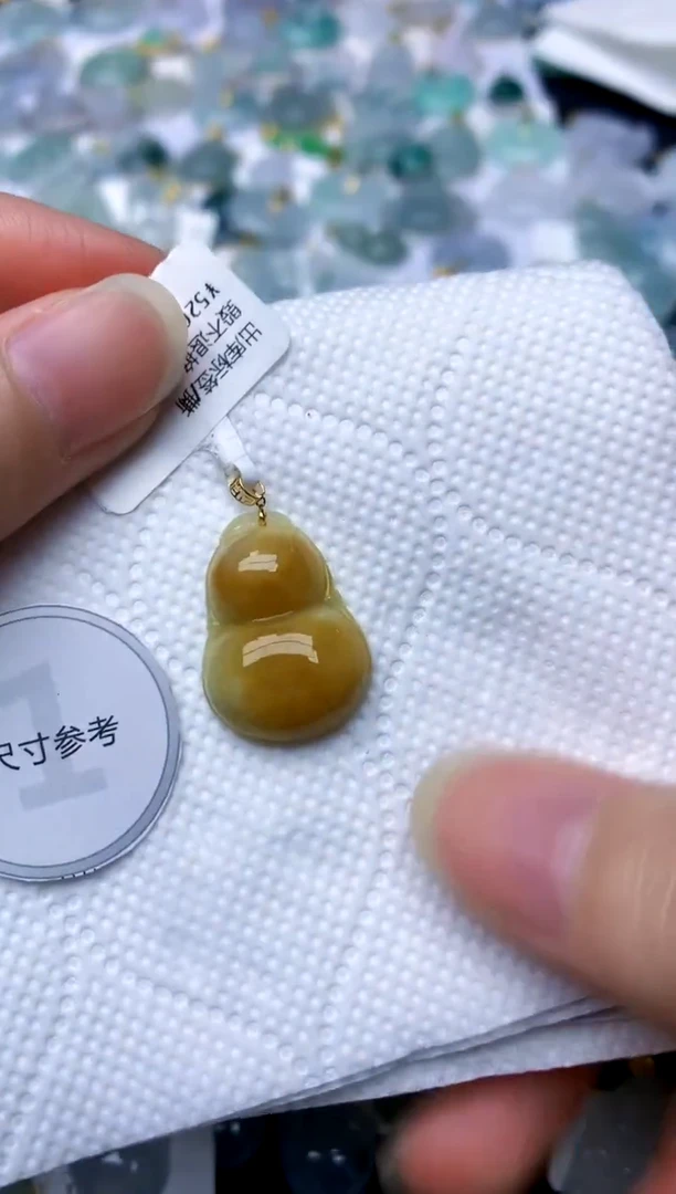 颈饰18K金镶嵌翡翠天然A货翡翠
