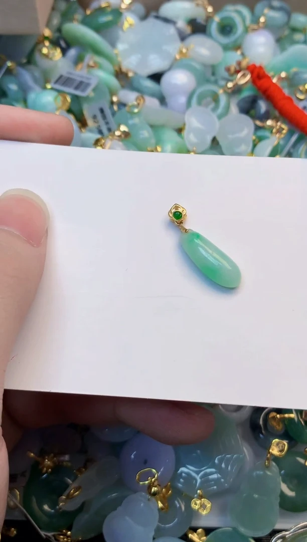 翡翠未镶嵌吊坠(不含链)1
