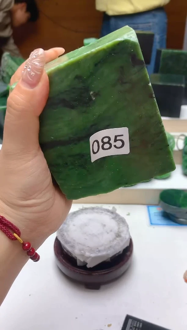 未镶嵌和田玉（碧玉）珠宝半成品0