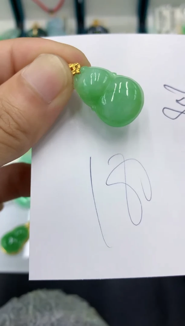 翡翠18K金镶嵌颈饰翡翠