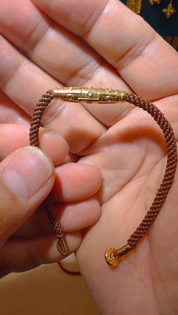 18K金镶嵌手绳钻石九眼天珠手绳