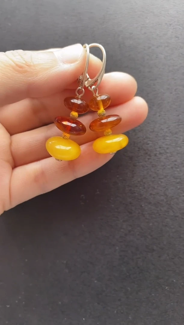 裸石琥珀未镶嵌耳坠