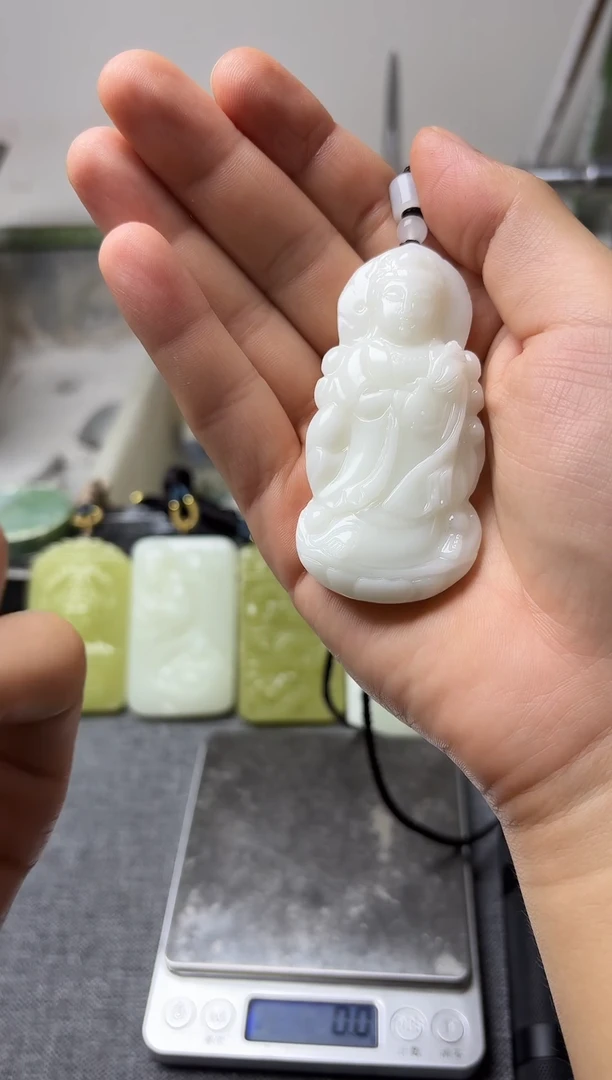 35.9× 74.9观音天然玉石未镶嵌颈饰