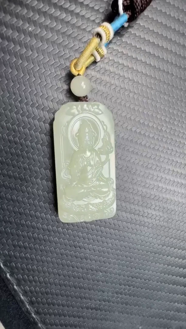 吊坠(不含链)未镶嵌和田玉且末近矿微色差吊坠