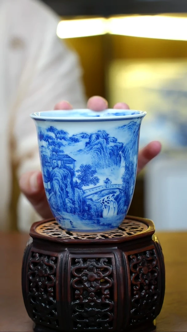 青花山水闻香杯一个