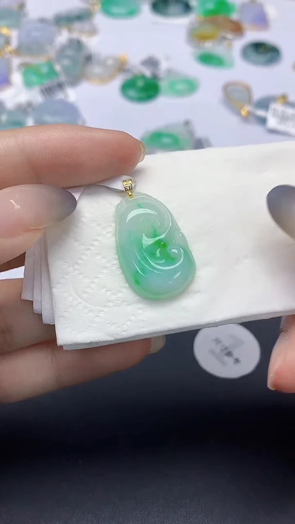 翡翠18K金镶嵌颈饰天然缅甸a货翡翠