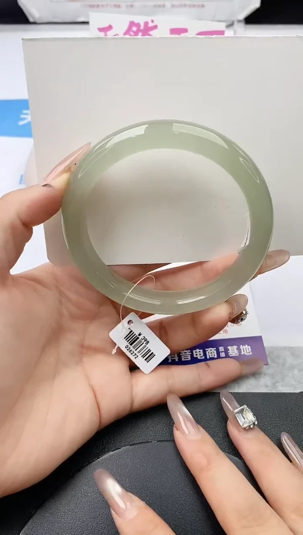 未镶嵌手镯石英质玉w194-DB61+