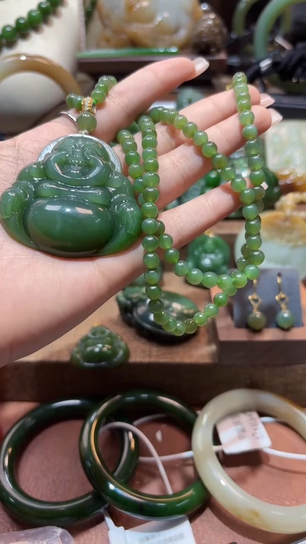 颈饰未镶嵌和田玉（碧玉）1