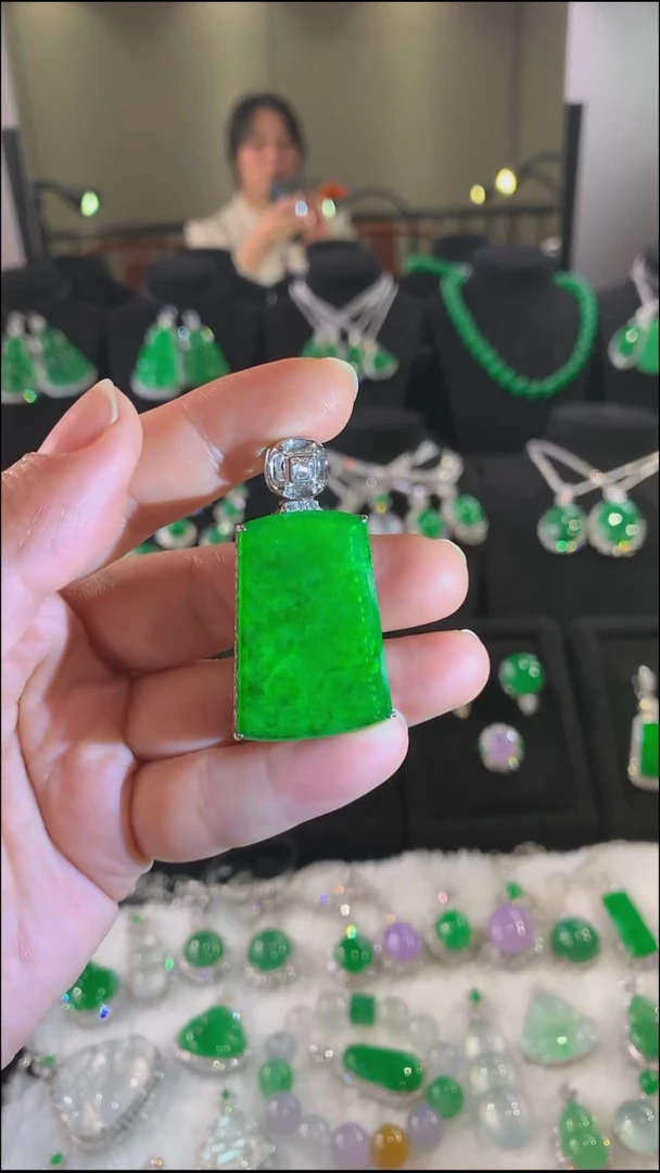 吊坠(不含链)18K金镶嵌翡翠吊坠