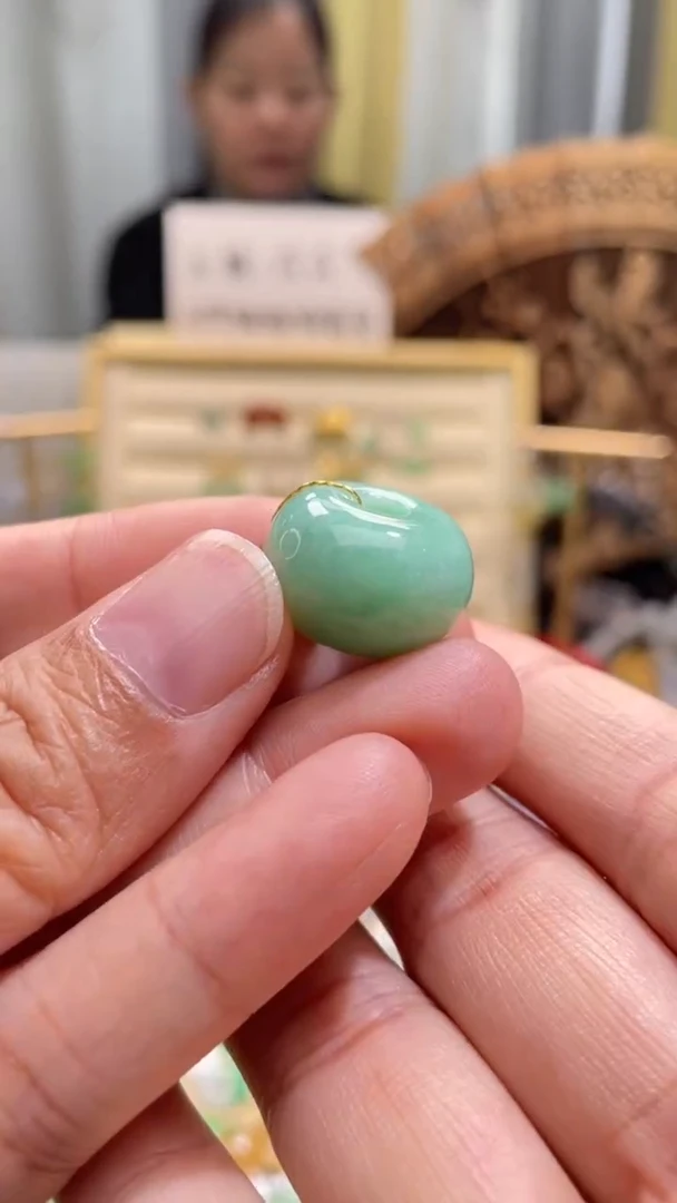 颈饰未镶嵌翡翠平安扣