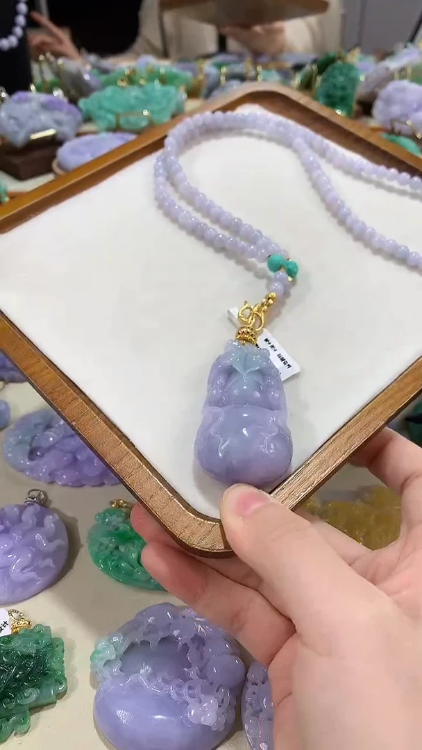 颈饰未镶嵌翡翠吊坠