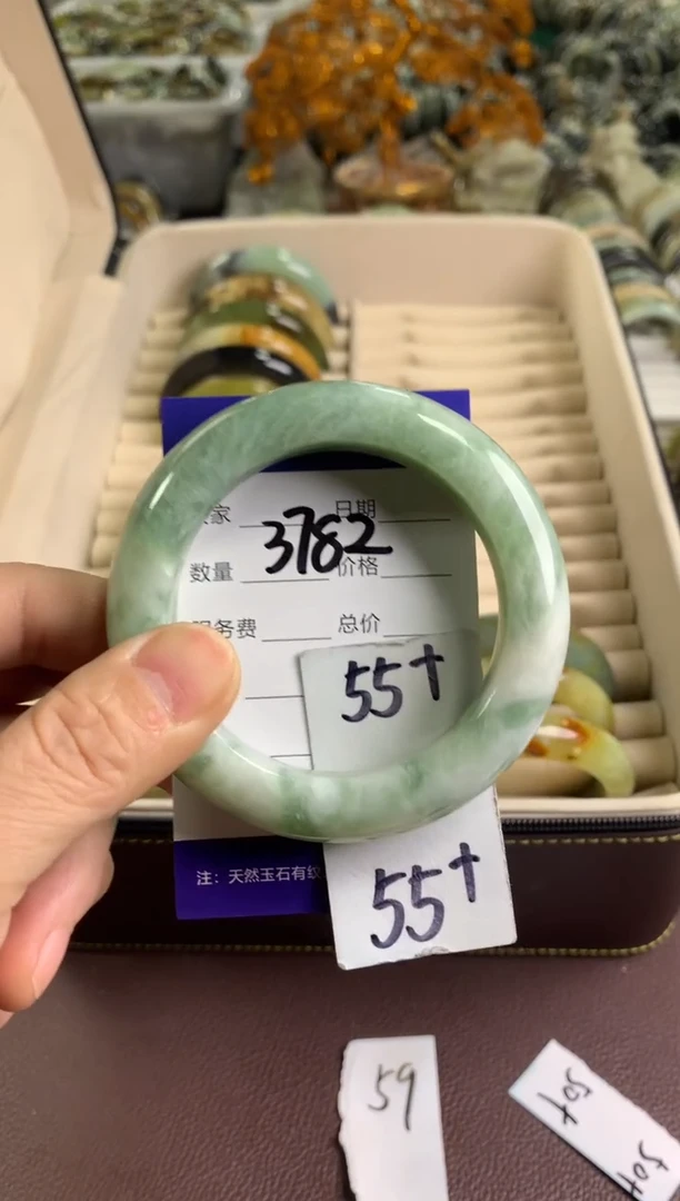 【闪购商品】蛇纹石玉手镯未镶嵌3782