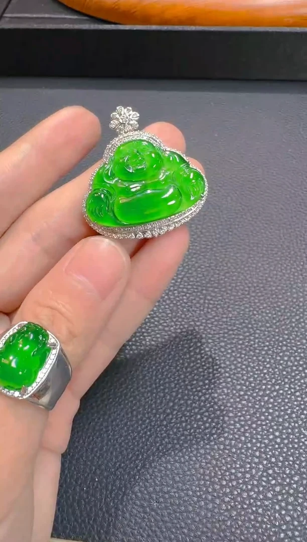 【闪购商品】翡翠吊坠(赠链)18K金镶嵌天然A货翡翠