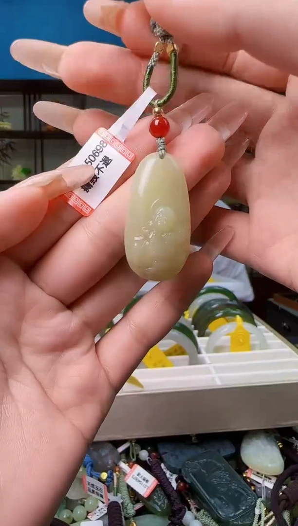 颈饰未镶嵌和田玉多样性发一