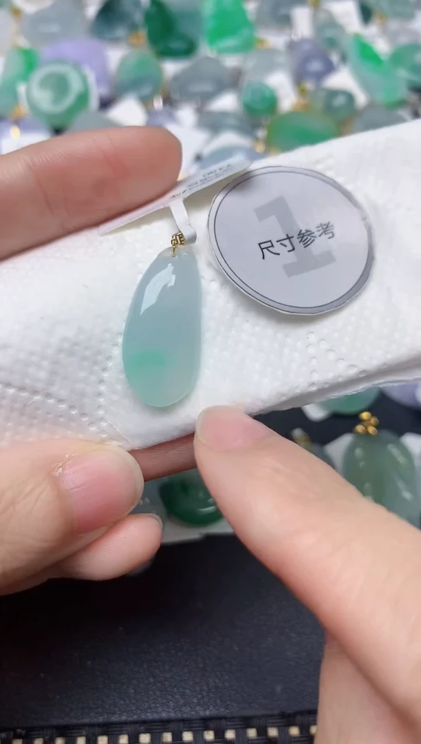 颈饰18K金镶嵌翡翠天然缅甸A货翡翠