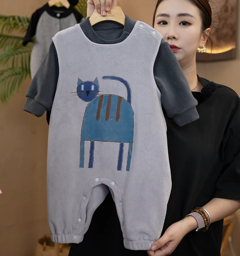 秋冬款儿童可爱背带裤套装新生儿宝宝衣服婴儿外出服保暖两件套装