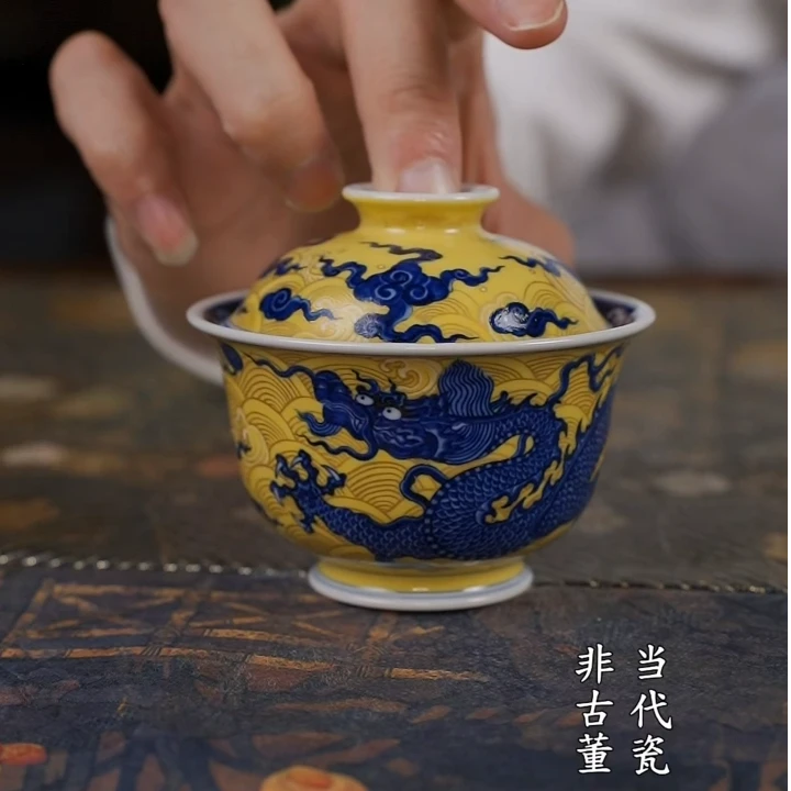 水造青花黄釉霸王龙盖碗