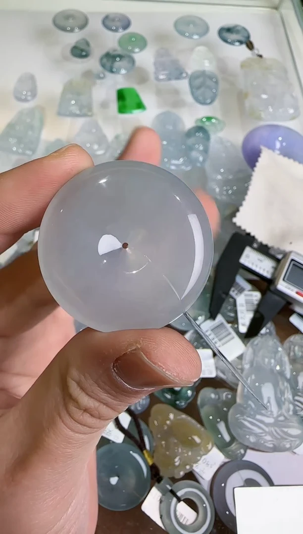 【闪购商品】翡翠吊坠(不含链)未镶嵌··