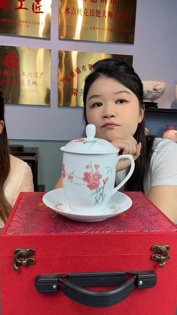 摆件瓷博会&水点桃花胡晶030