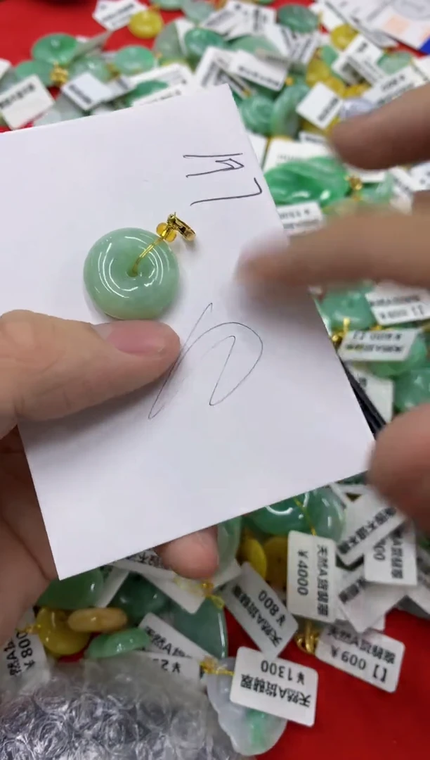 翡翠未镶嵌颈饰11111111111