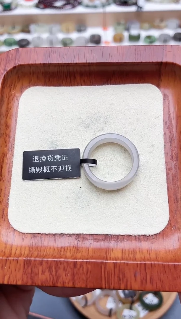 未镶嵌戒圈和田玉ᰔ**络18号