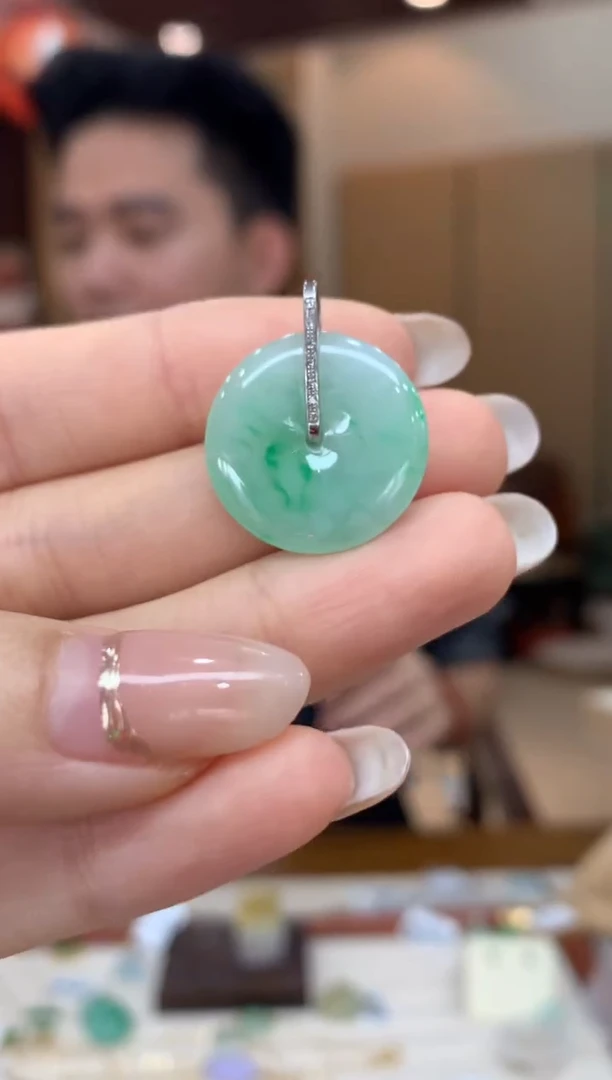 吊坠(不含链)18K金镶嵌翡翠平安扣