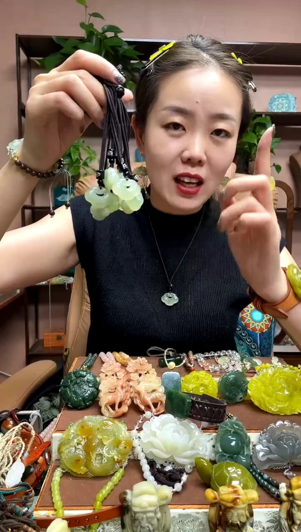未镶嵌岫玉吊坠多样性发货发其中之一