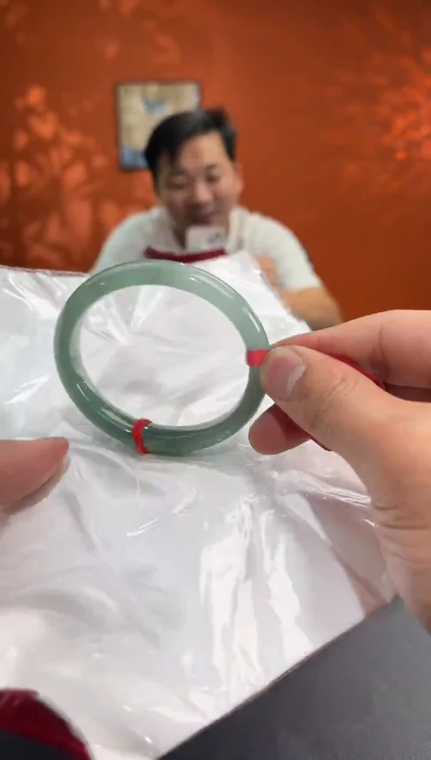 未镶嵌手镯（贵妃镯）翡翠1