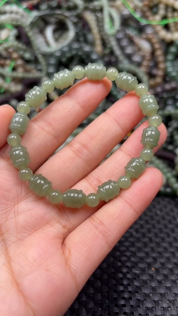 颈饰未镶嵌和田玉1