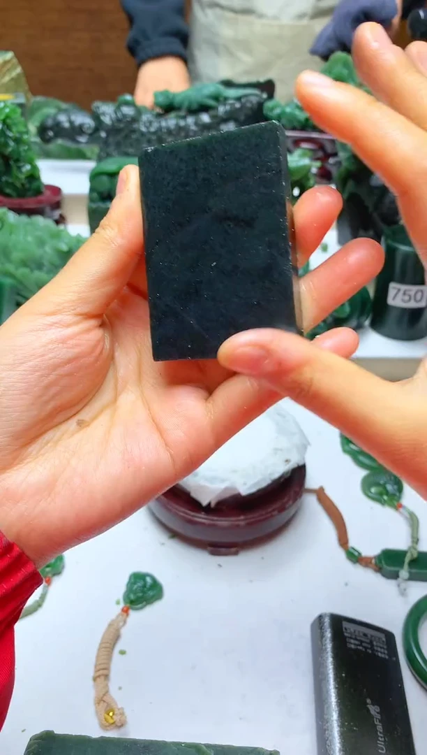 未镶嵌和田玉（青玉）摆件随机发货，拍一发一