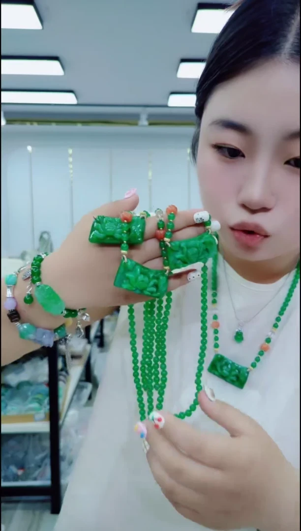 翡翠未镶嵌颈饰1534绿牌链