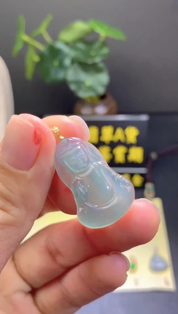 翡翠18K金镶嵌颈饰翡翠吊坠