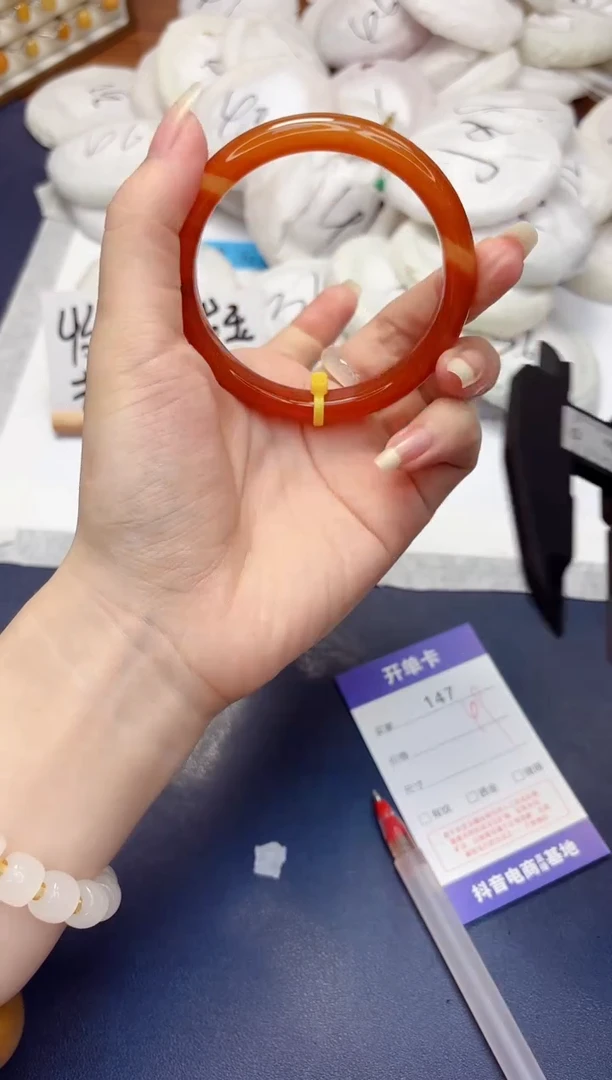 石英质玉手镯未镶嵌147-玛瑙-圈口60