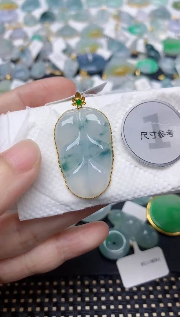 颈饰18K金镶嵌翡翠天然缅甸A货翡翠