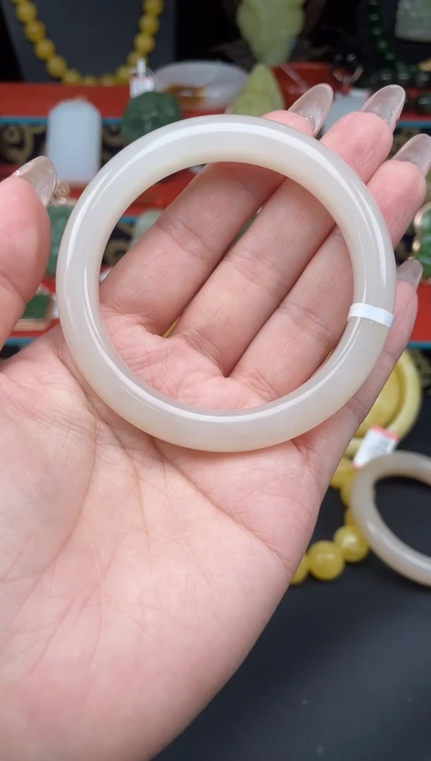 和田玉手镯未镶嵌手镯