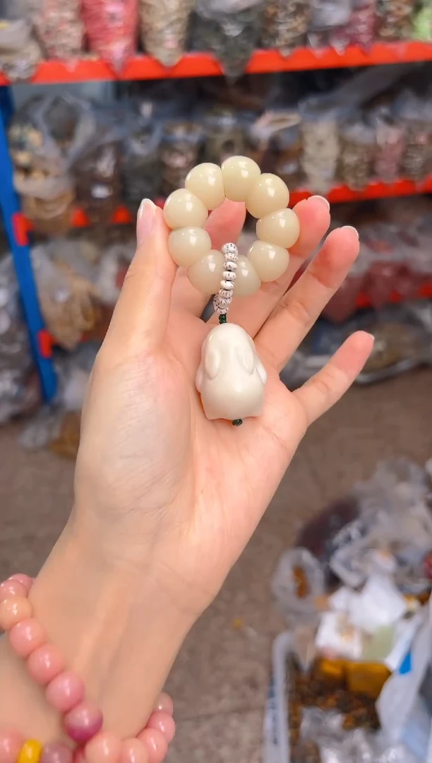 吊坠菩提根/象牙果荔枝栋手捻带白色兔