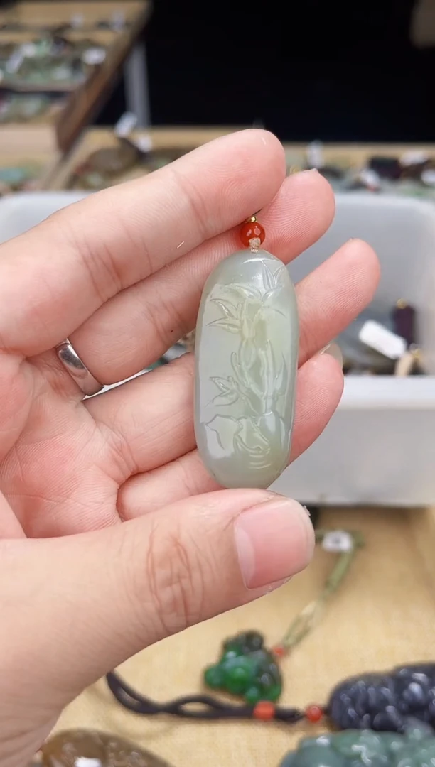 颈饰未镶嵌和田玉1