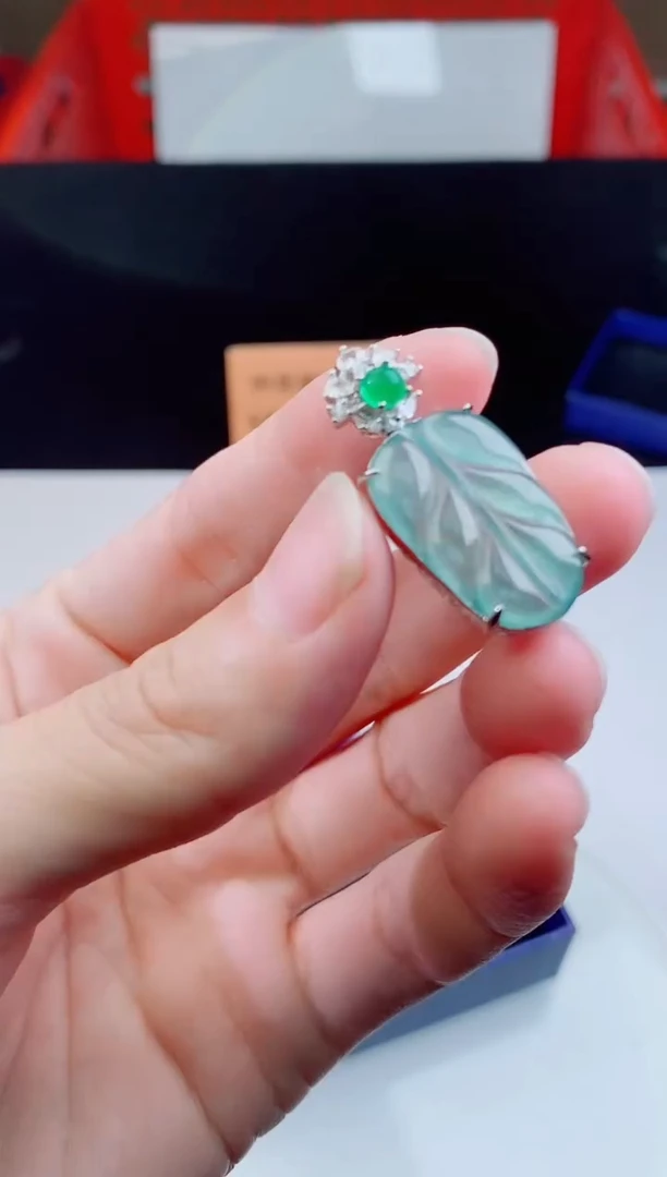 颈饰未镶嵌翡翠    ·