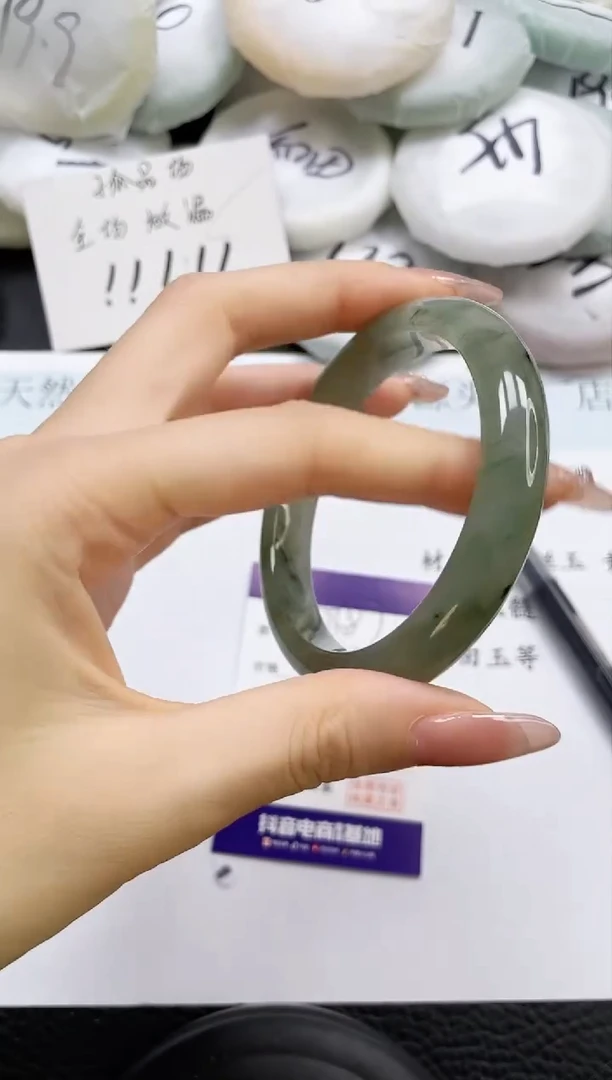 和田玉手镯未镶嵌387-06