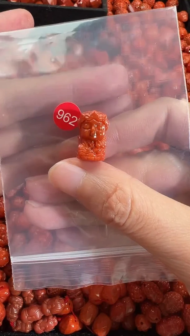 颈饰未镶嵌南红玛瑙1